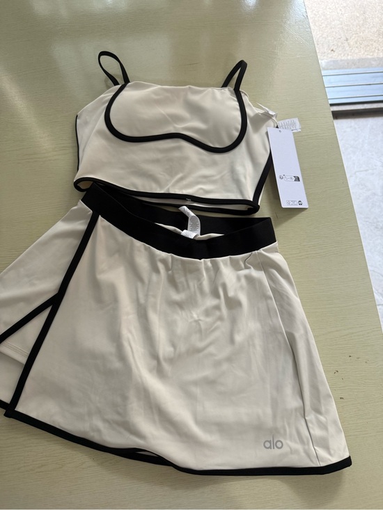 ALO Yoga Other - ALO Yoga Cream Sports Bra and Skort with Black Trim